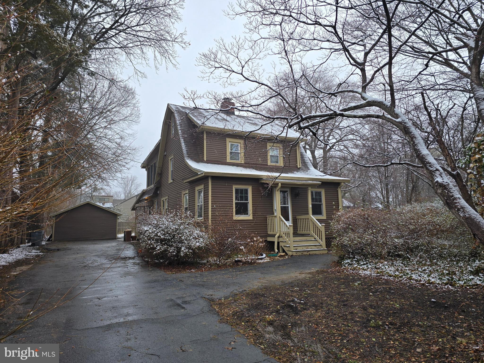 1616 Chain Bridge Road