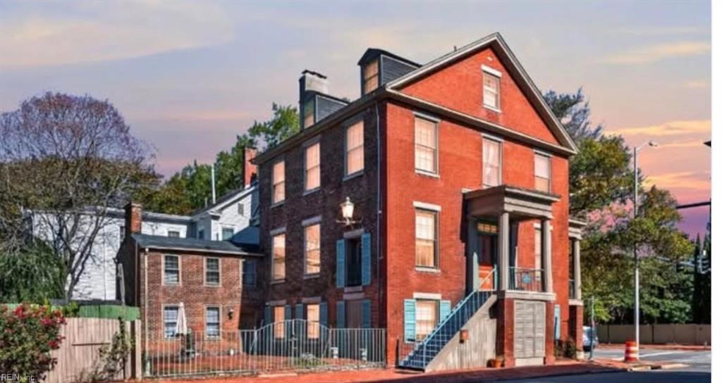 422 Crawford Street