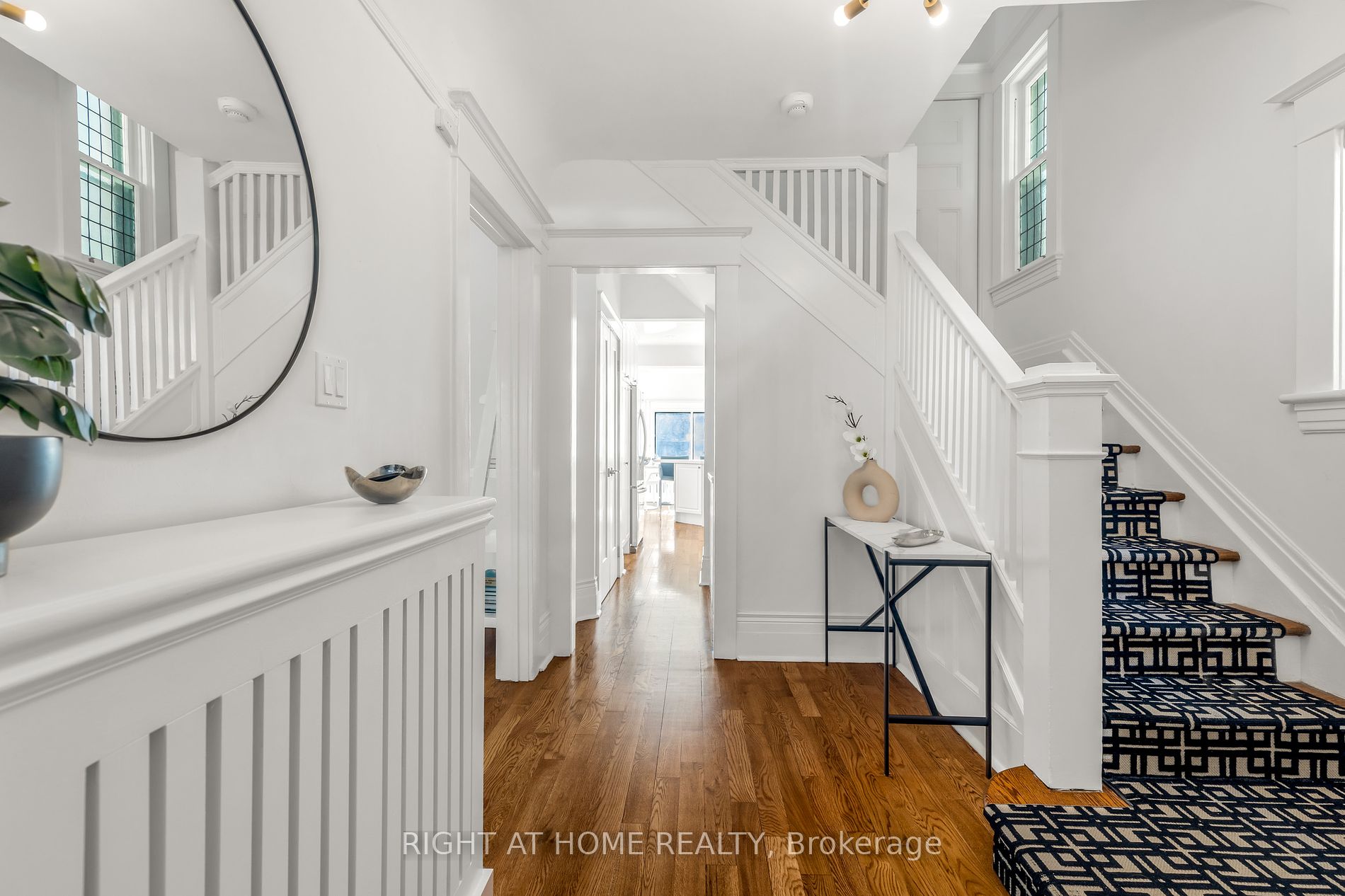 27 E Woodlawn Ave