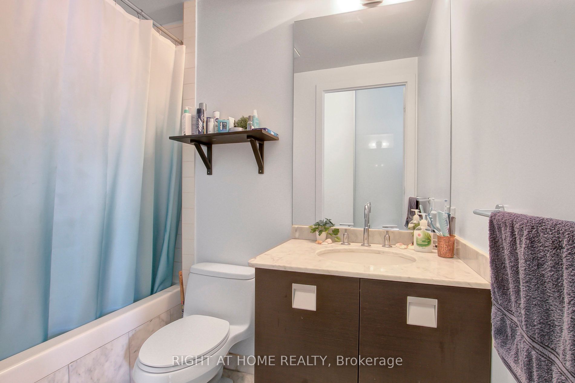 33 E Charles St 4009