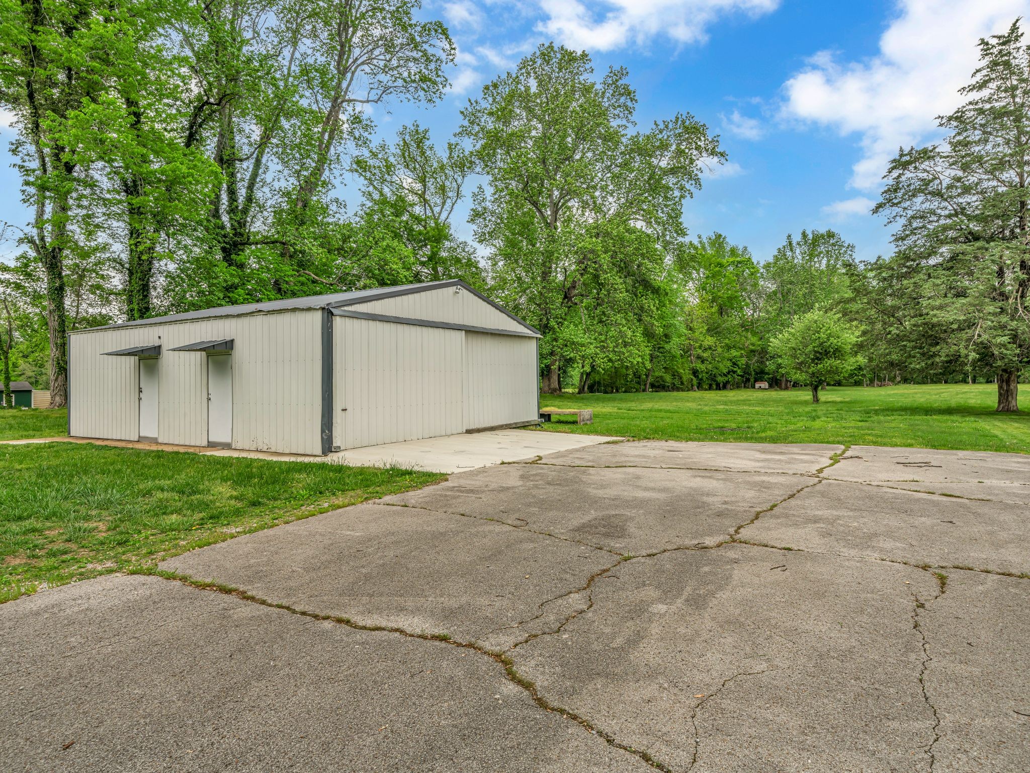 609 W Main St