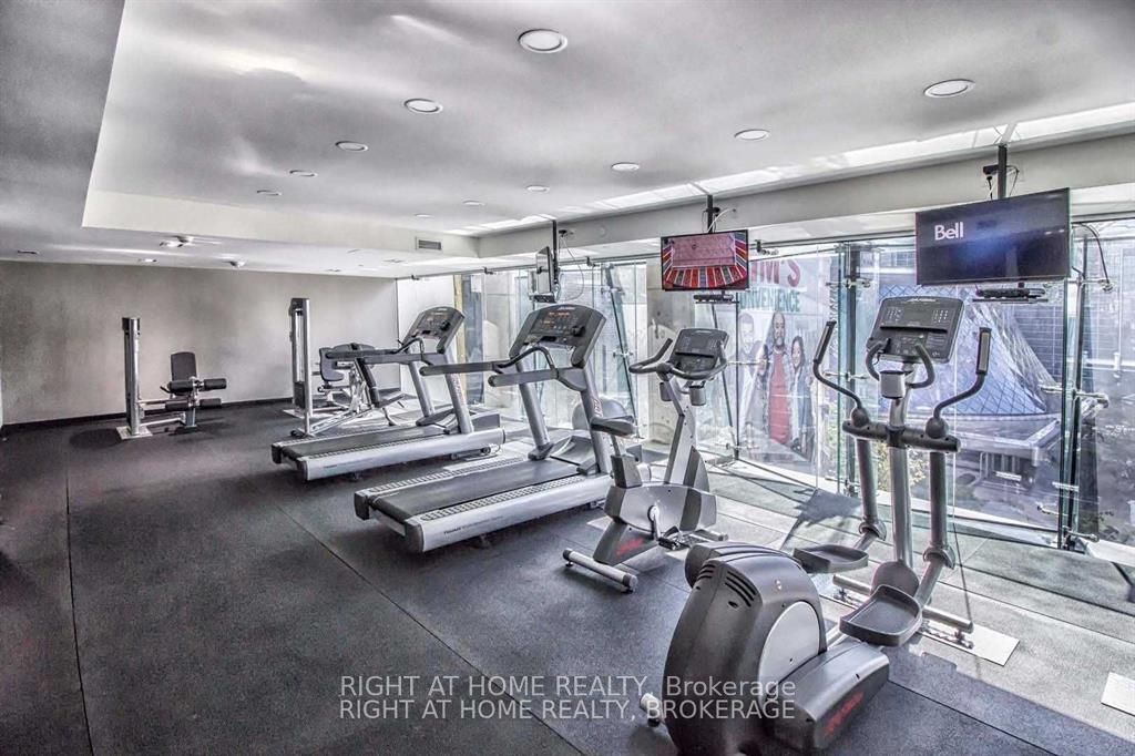 224 W King St 1505