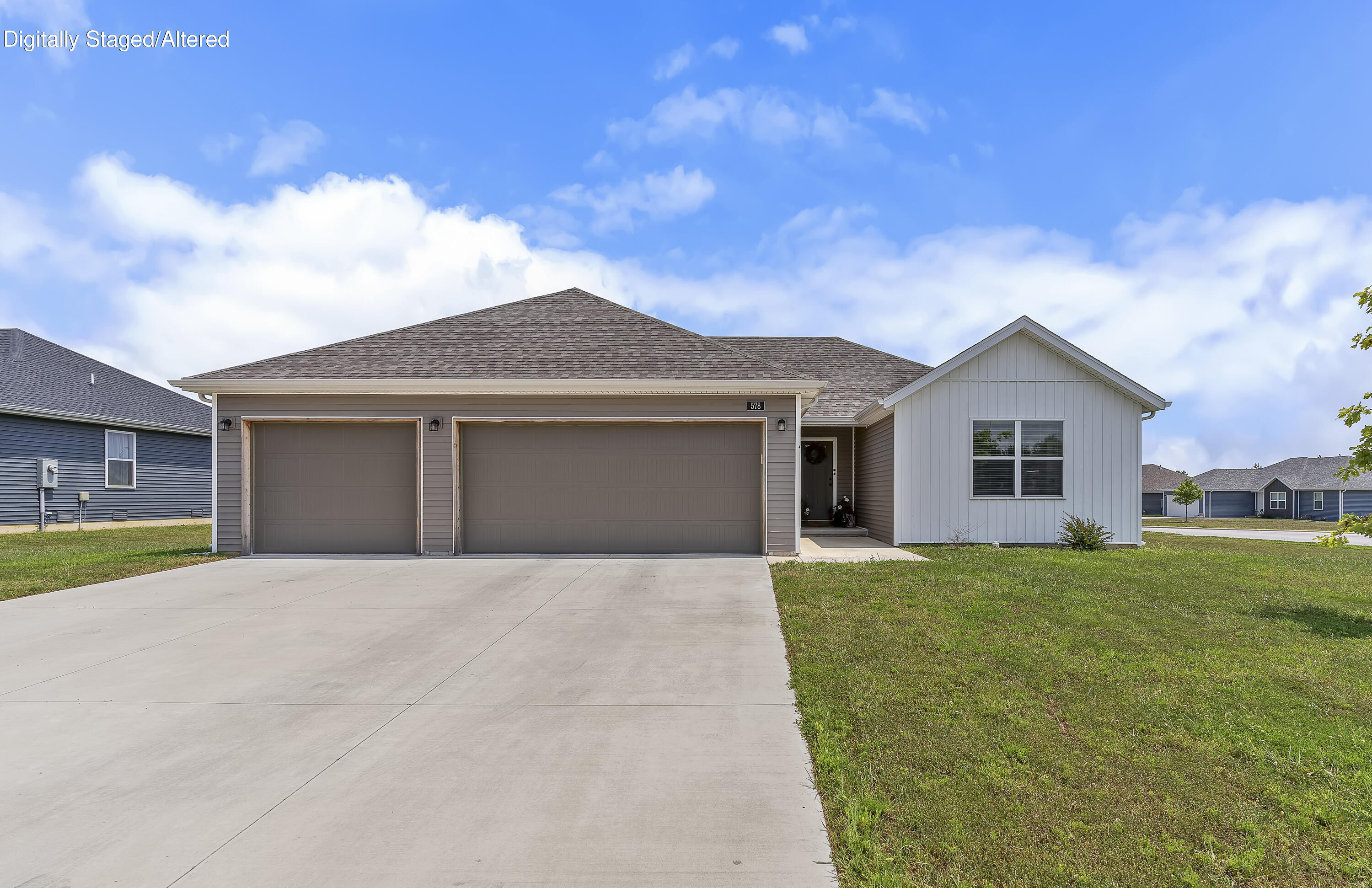 578 W Oak Lawn Street
