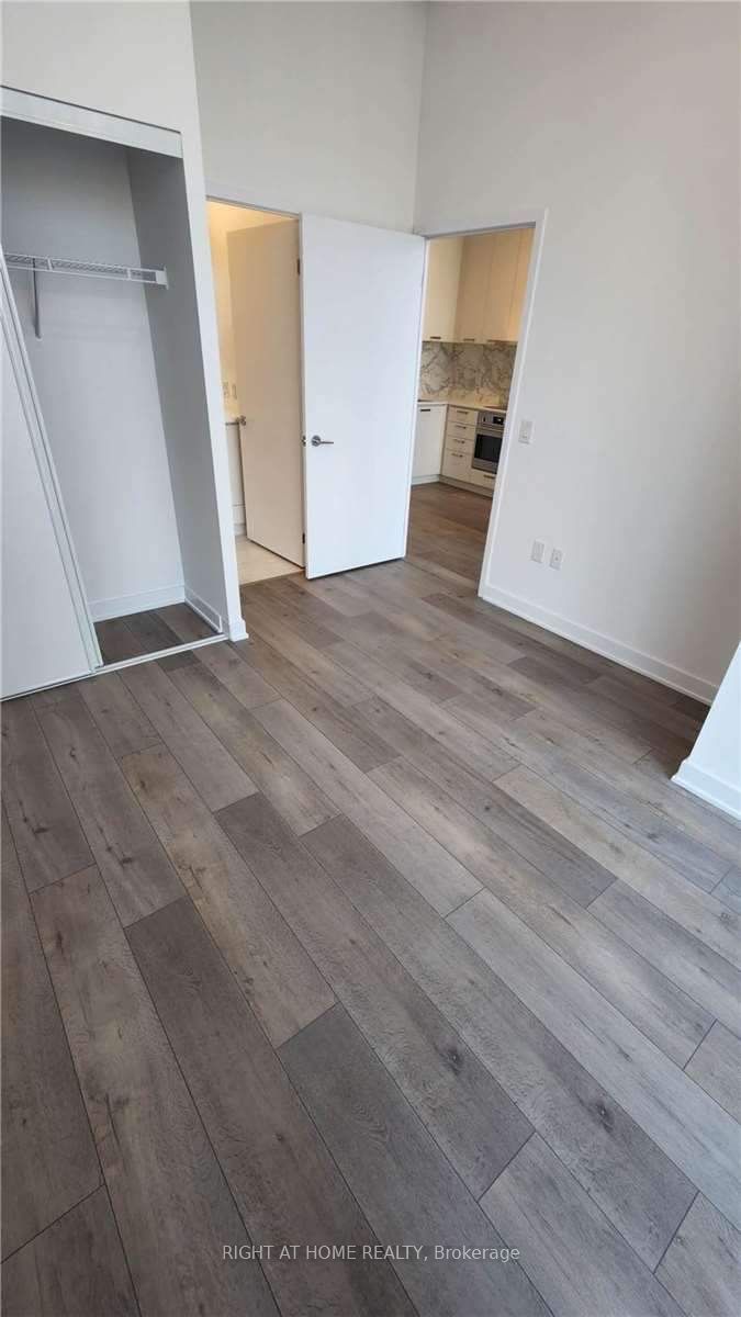 10 Honeycrisp Cres 212