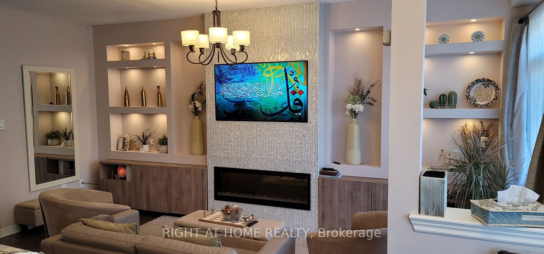 5570 Waterwind Cres