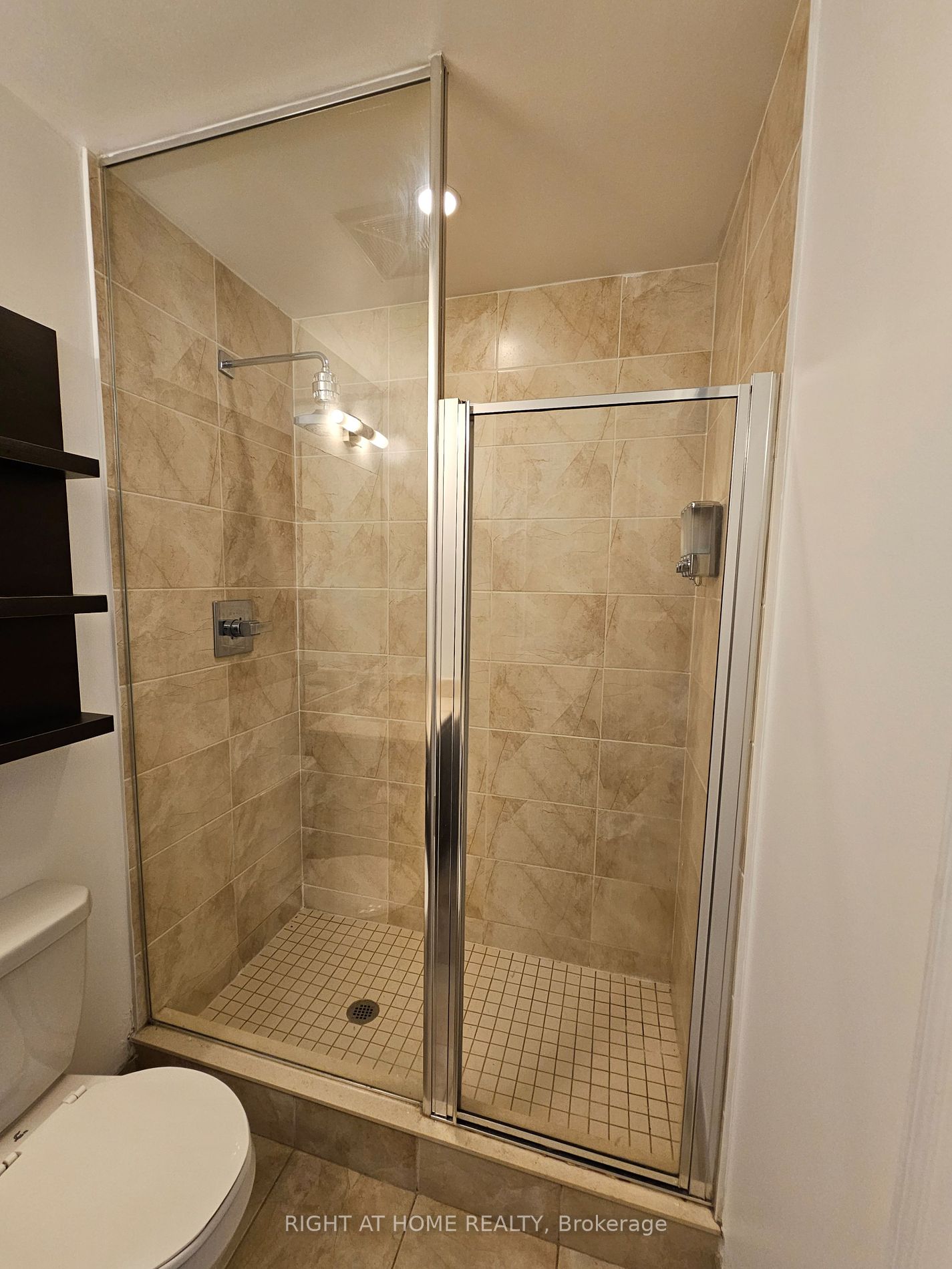 16 E Brookers Lane 1404