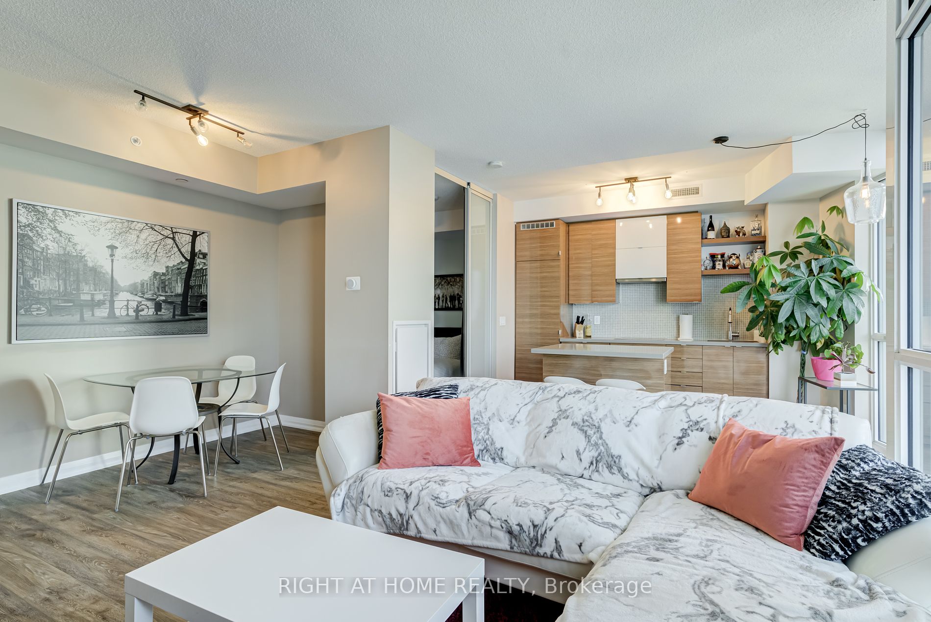 59 Annie Craig Dr 1601