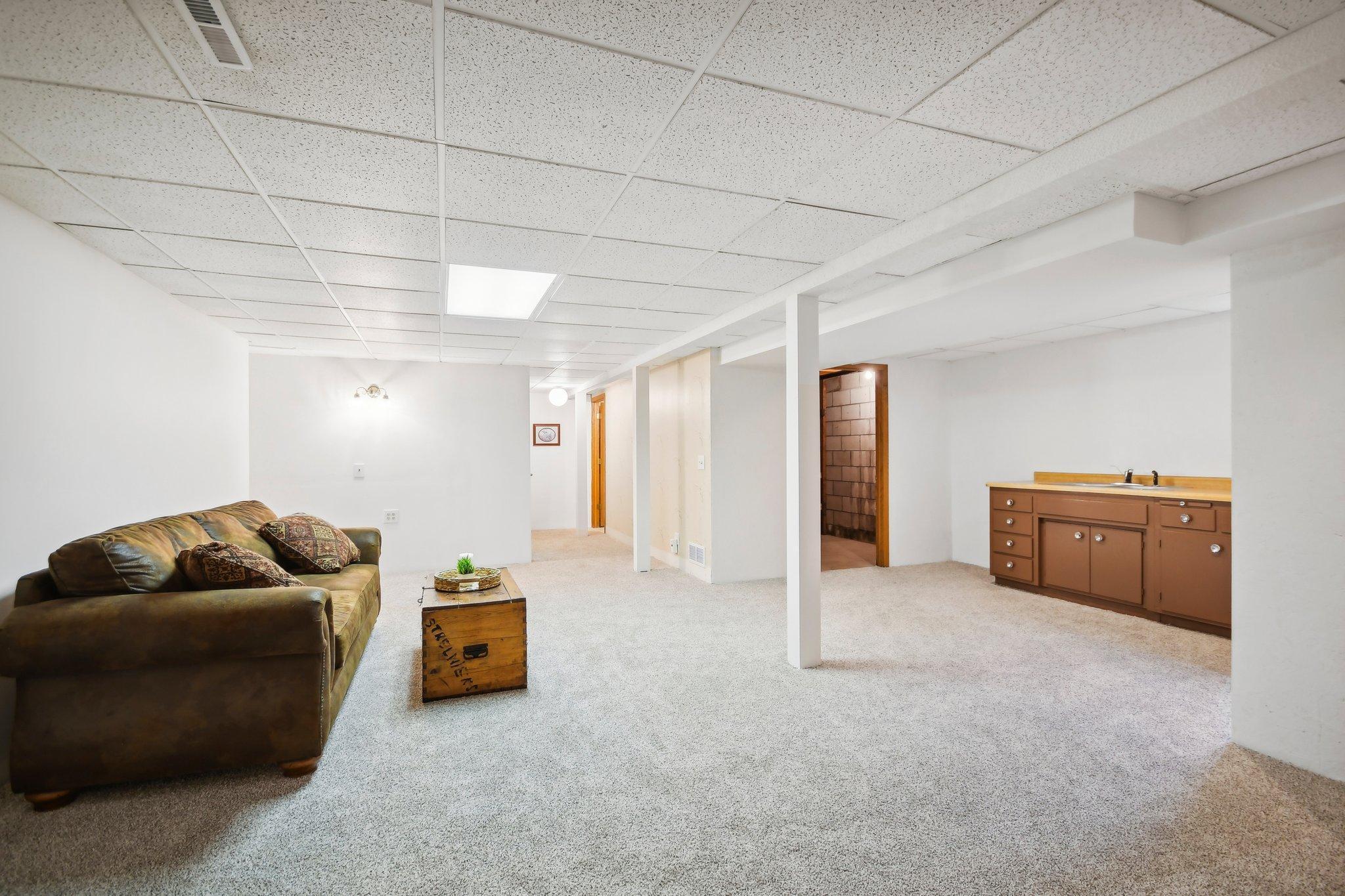 5445 Lakeview Avenue