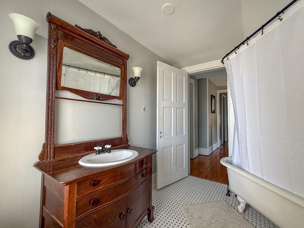 340 Randolph Ave 604