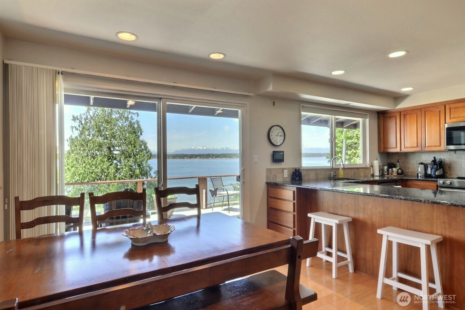 7504 Crescent Beach Road NW