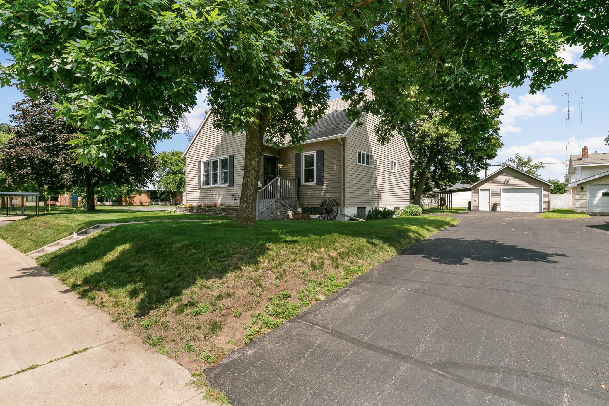 154 8th Avenue N