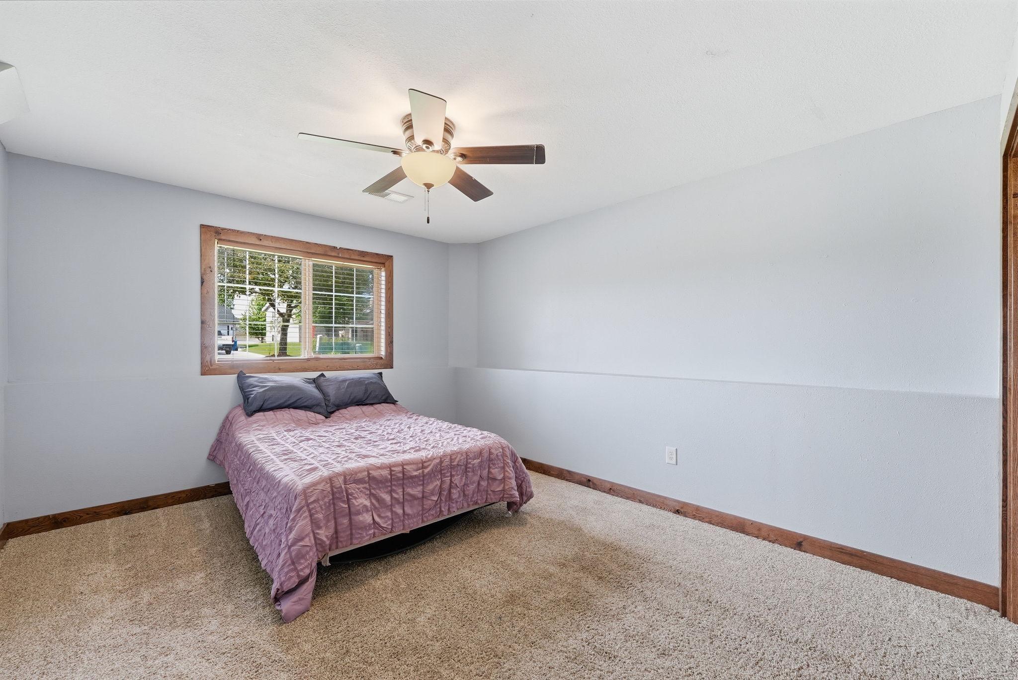 1306 Iris Lane NE
