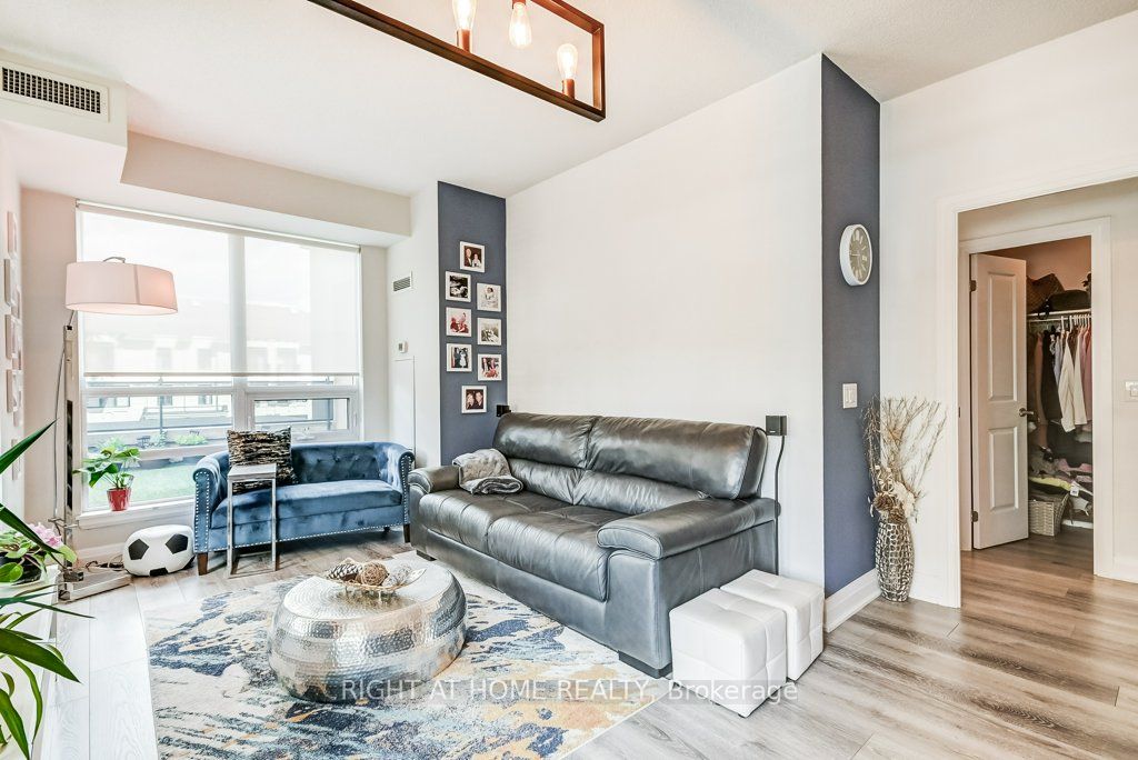 520 W Steeles Ave 212