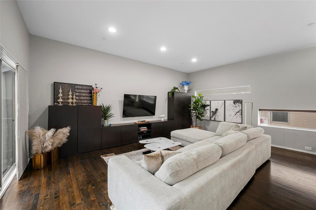 5205 Capitol Avenue 9