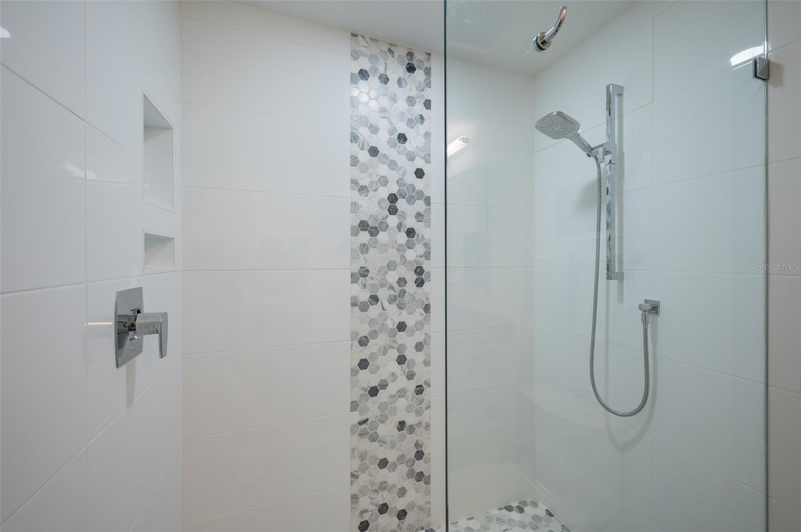 800 N Tamiami Trail 815