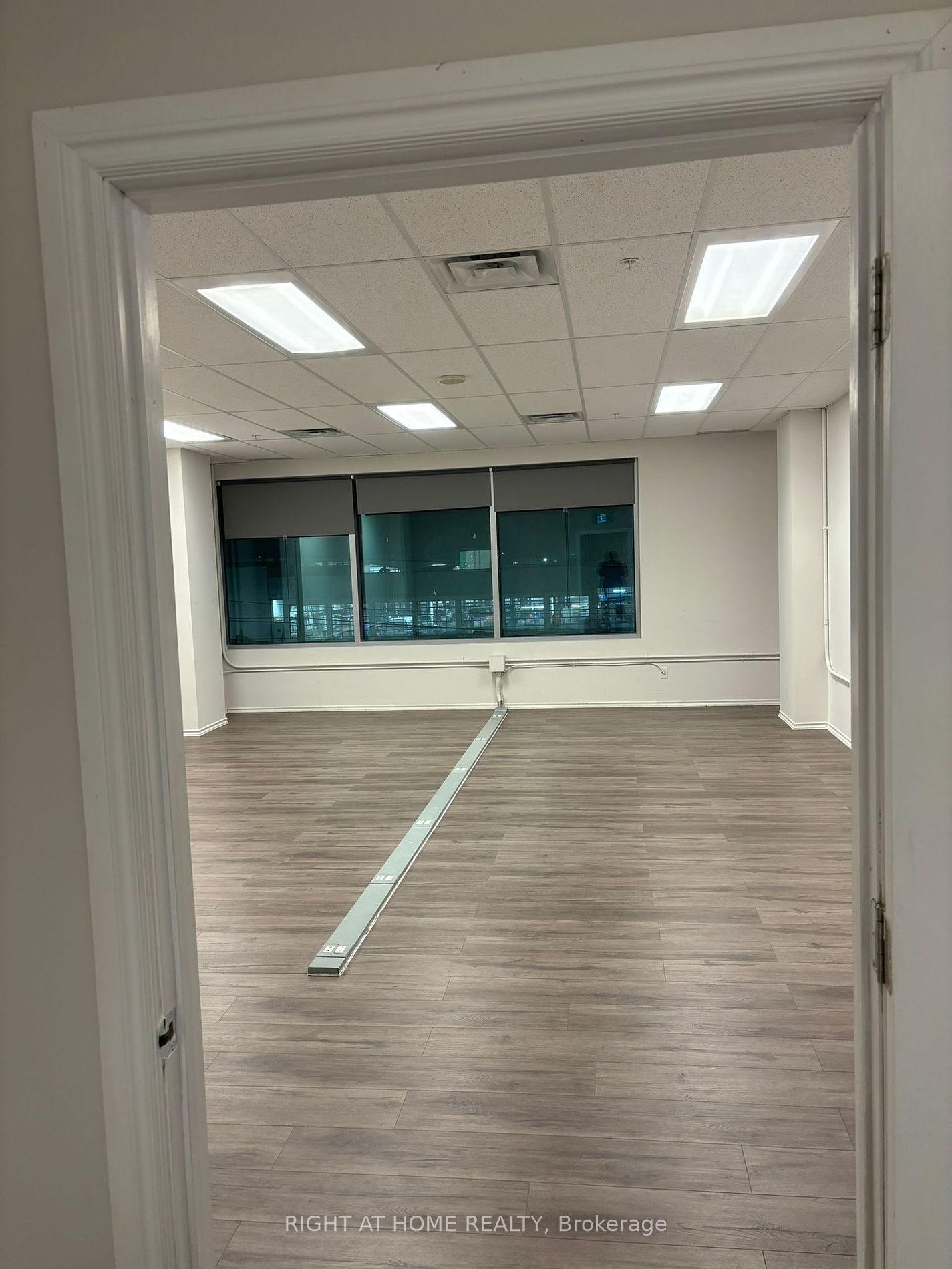 7191 Yonge St 210