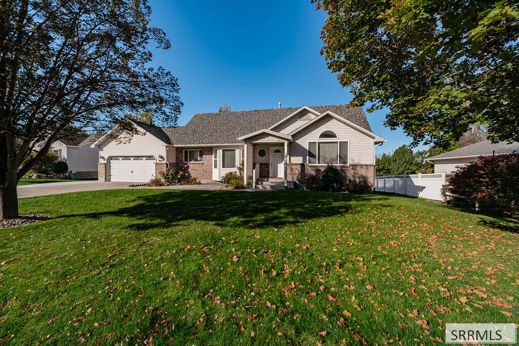 990 Hillview Drive