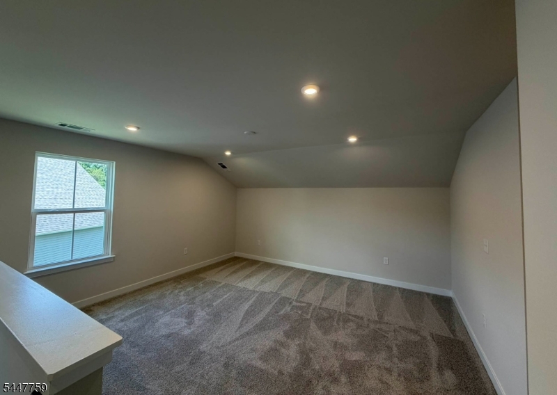 40 Thomas Knoll Blvd — photo 20 of 30