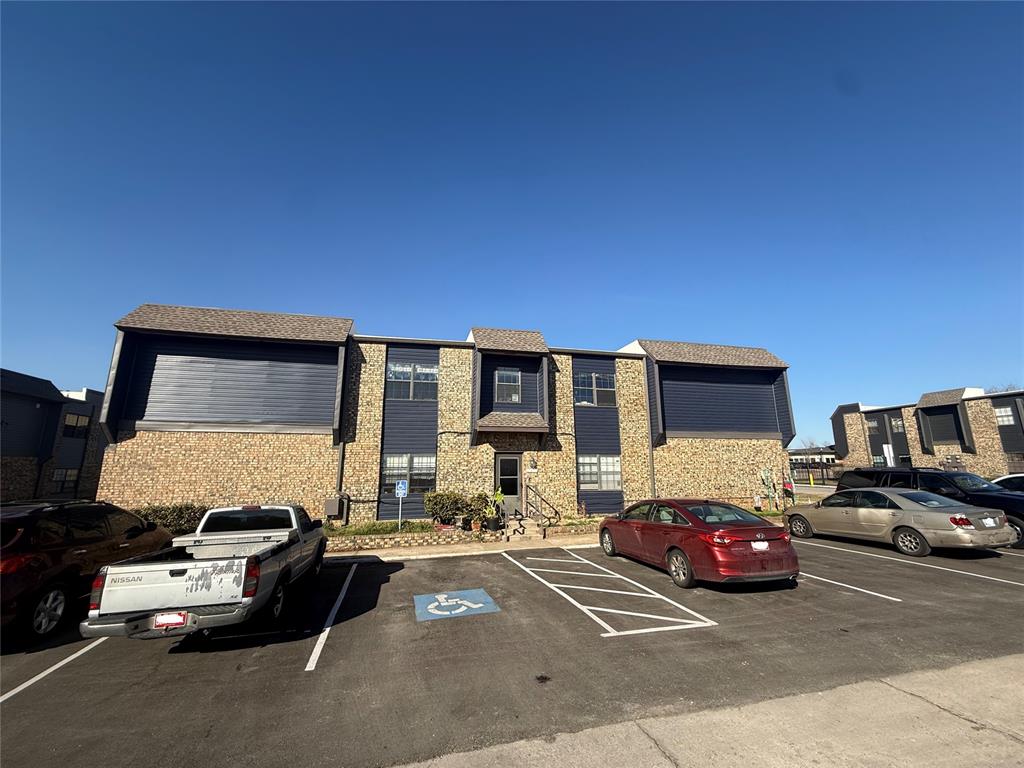 Welcome home to Cottonwood Ridge! This 2 bedroom 2 bathroom condo is tenant occupied. A great opportunity for investors, the unit is priced to sell and is available for as-is purchase only. Your renters will love this location, close to shopping, gas, restaurants and the University of Oklahoma campus. Water, trash, sewer, exterior maintenance, common areas, community pool are included in monthly HOA fees. More units are available from the same seller for those interested in growing their rental portfolio in this busy college town.