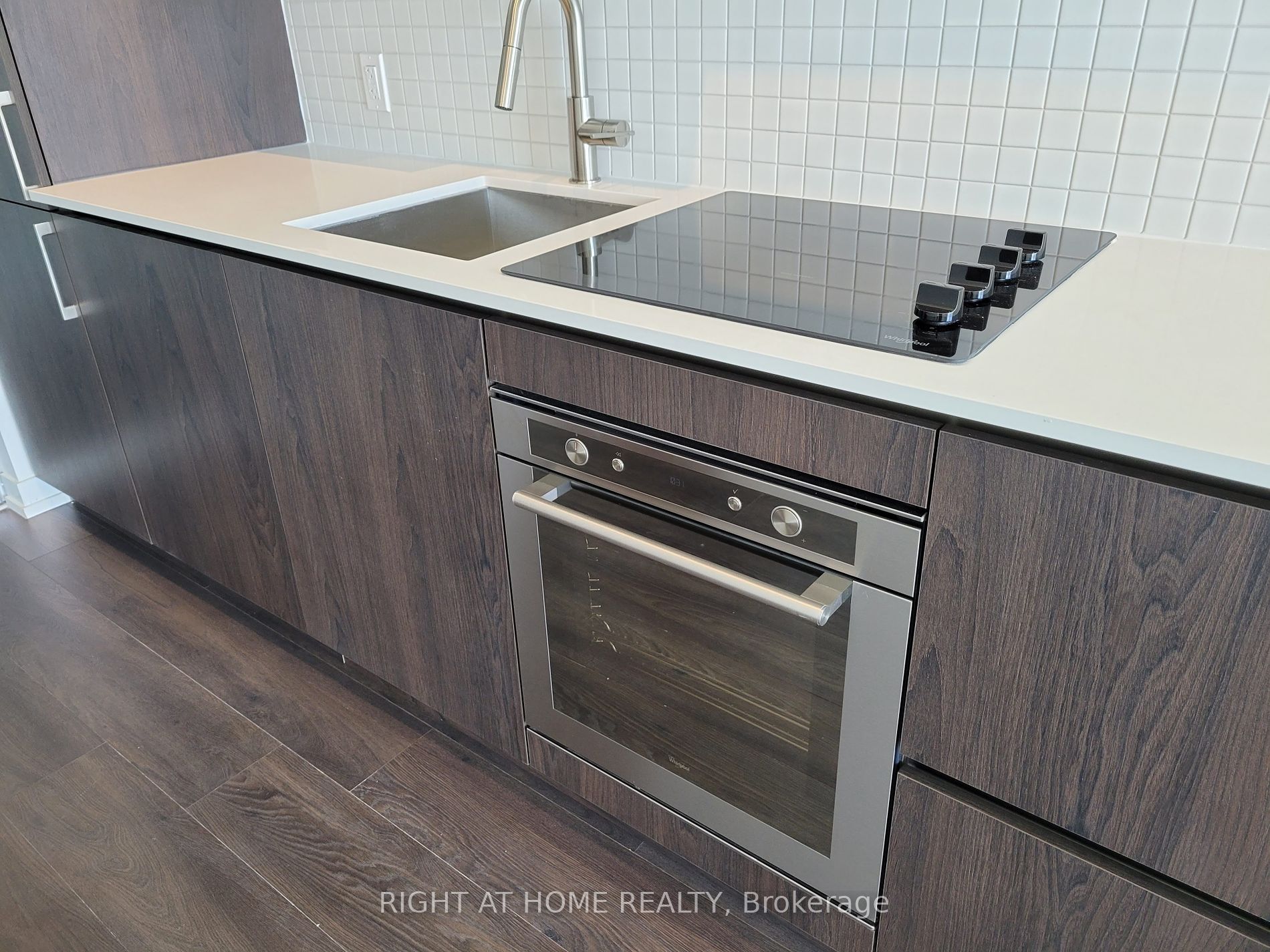 950 Portage Pkwy 6107