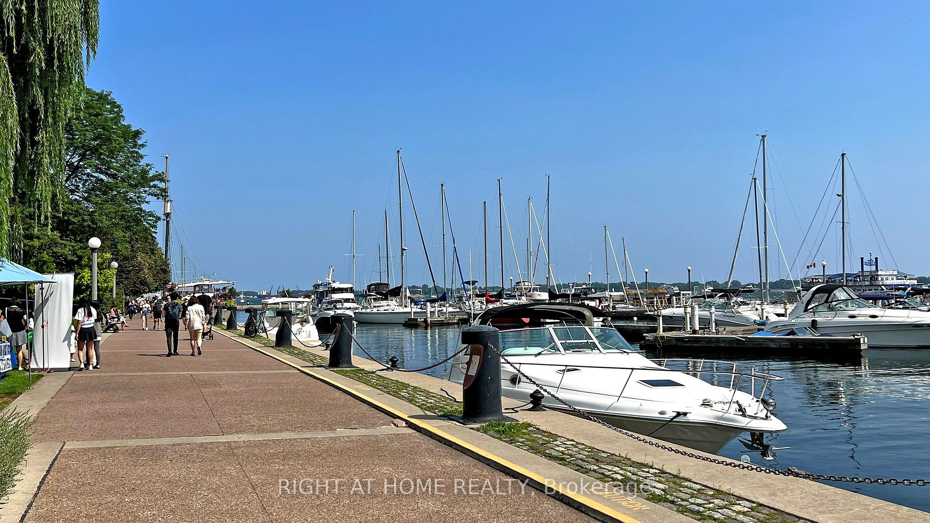 500 W Queens Quay 808W