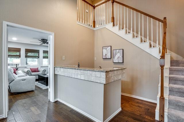 807 Rolling View Court