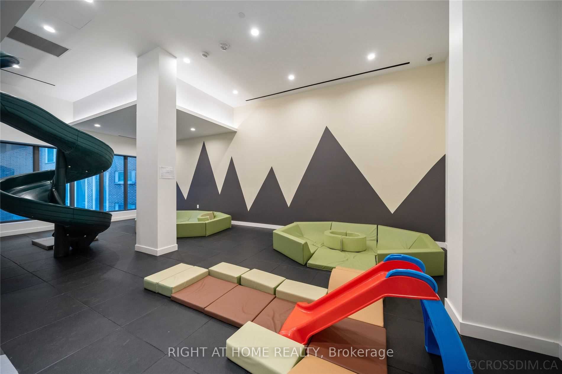 39 Roehampton Ave 314