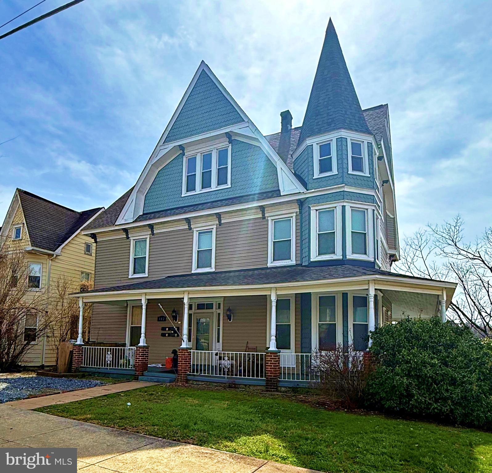 102 EA St  