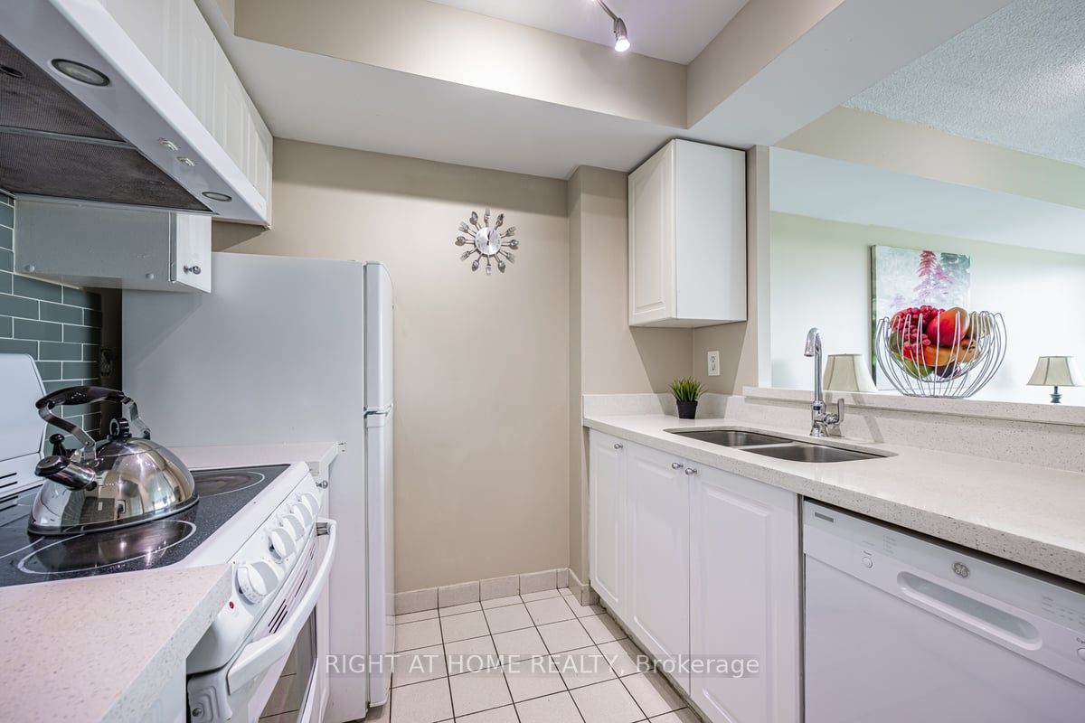 18 Lee Centre Dr 501