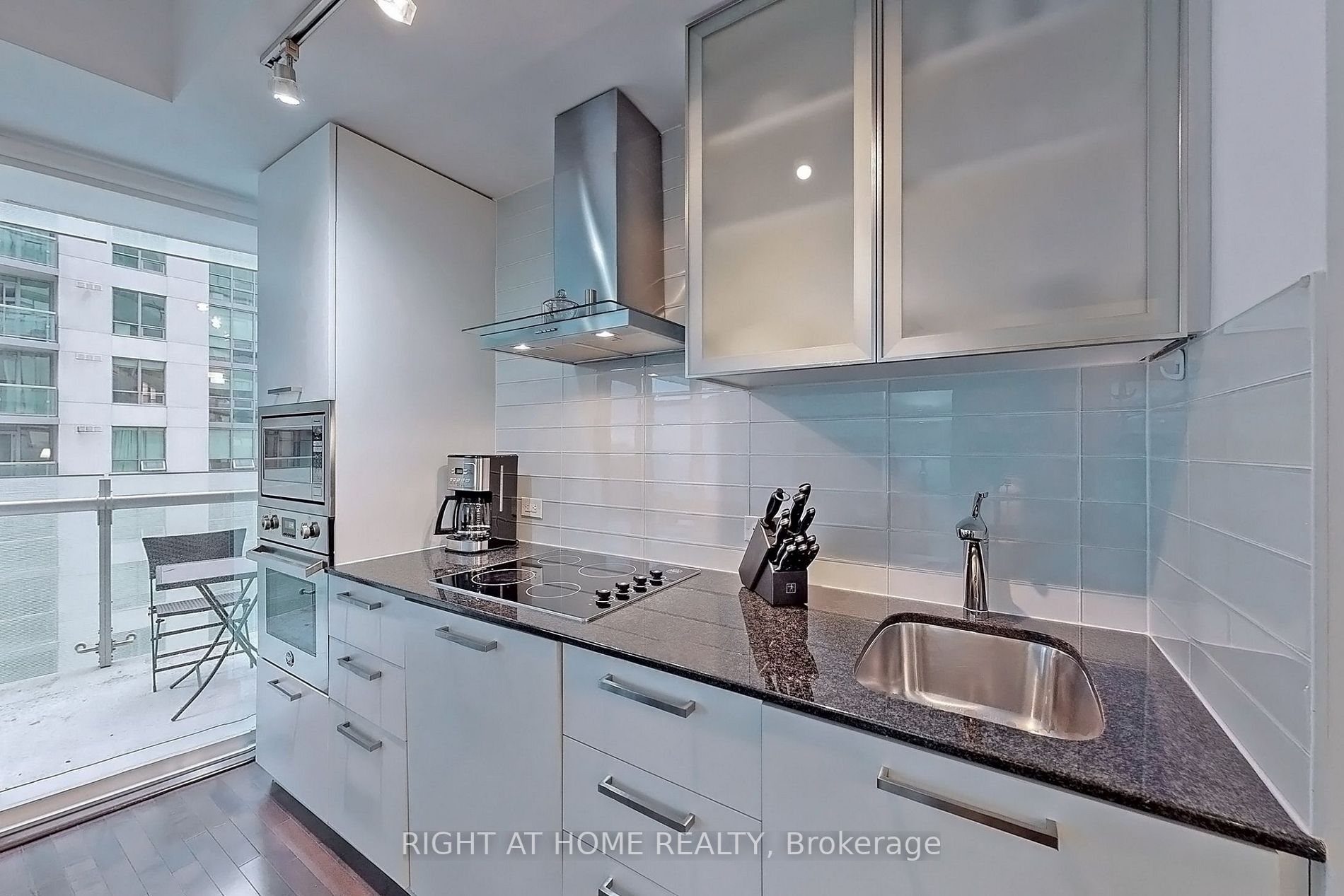 12 York St 2406