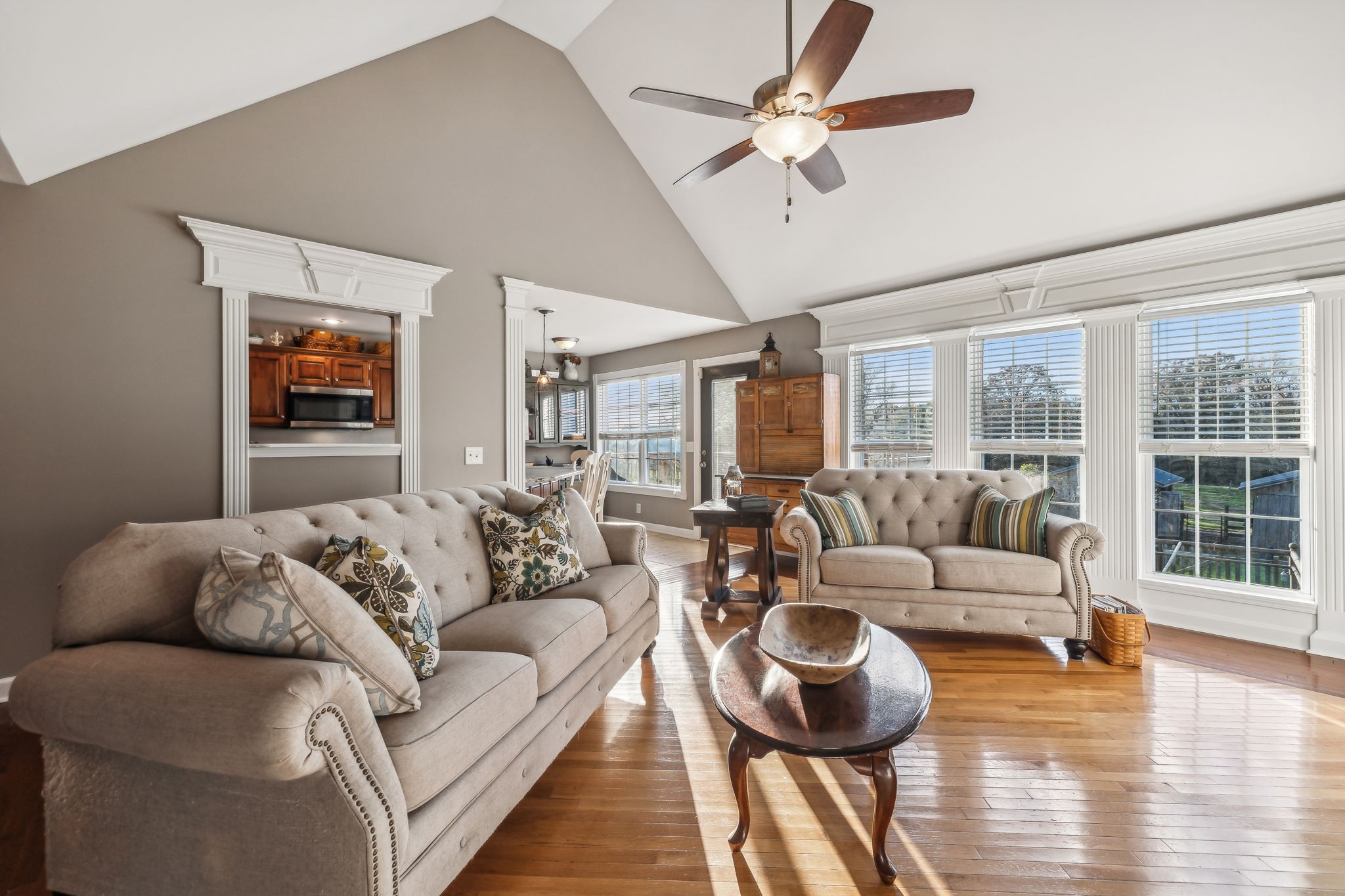 5881 Highway 31 W