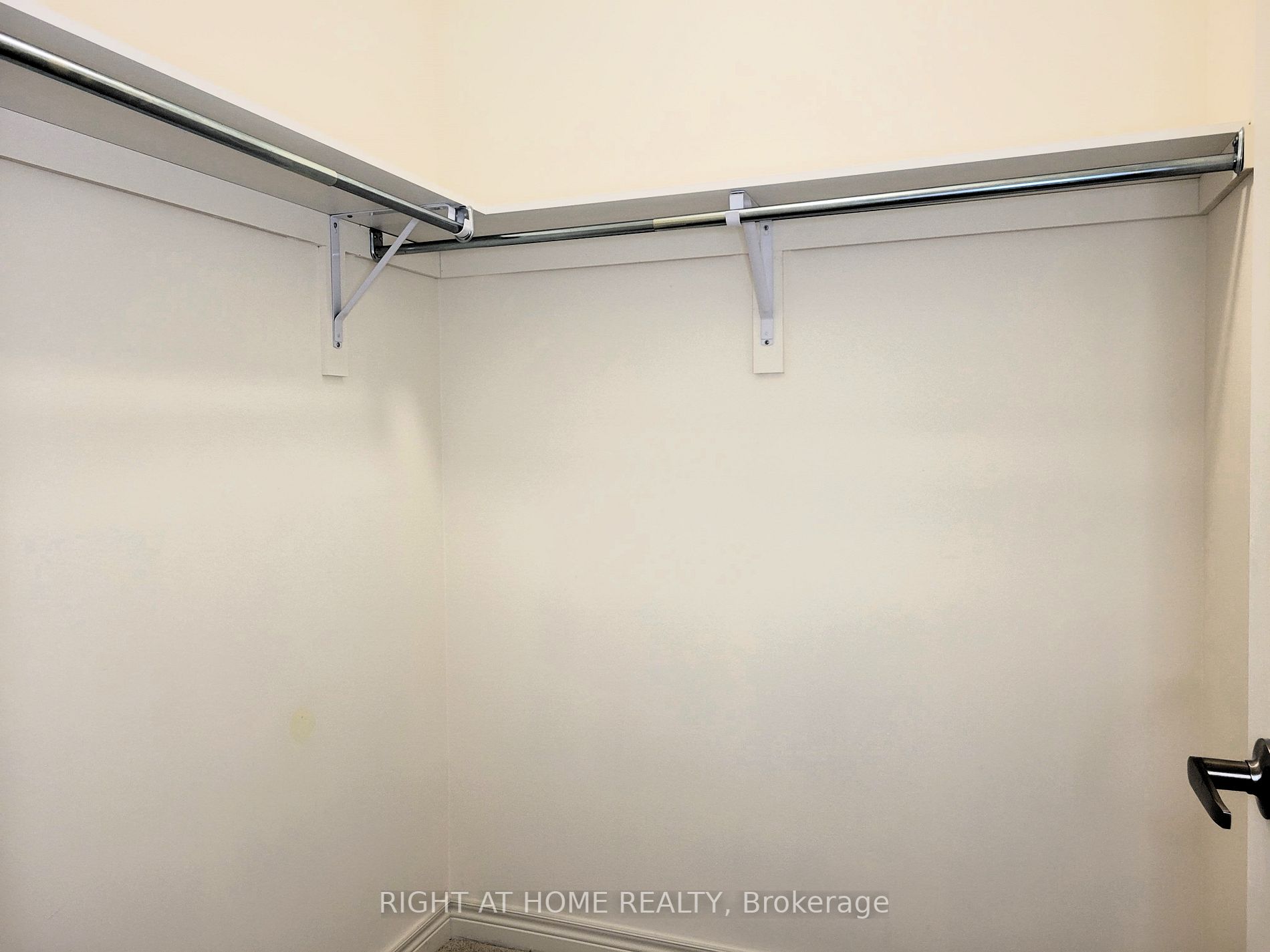 1265 Jim Brewster Circ