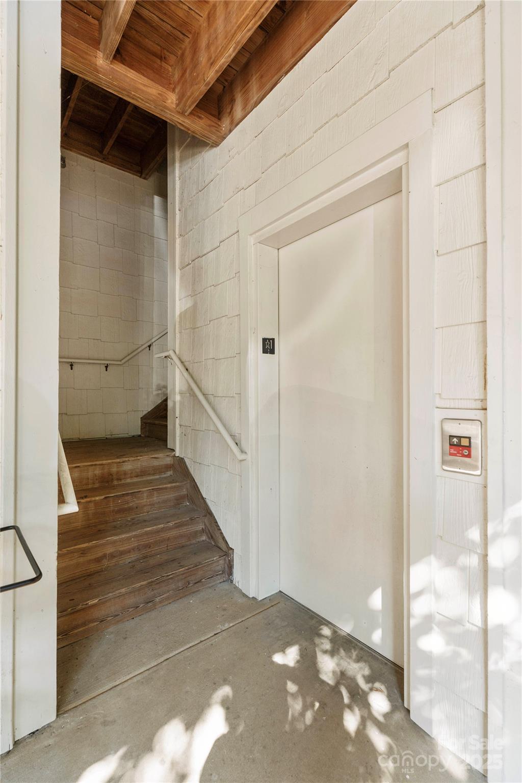 714 Northeast Drive 53