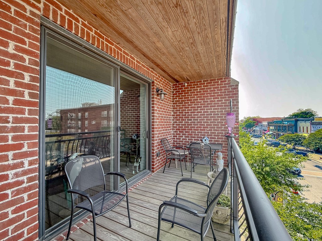 300 Mason Ave 3H