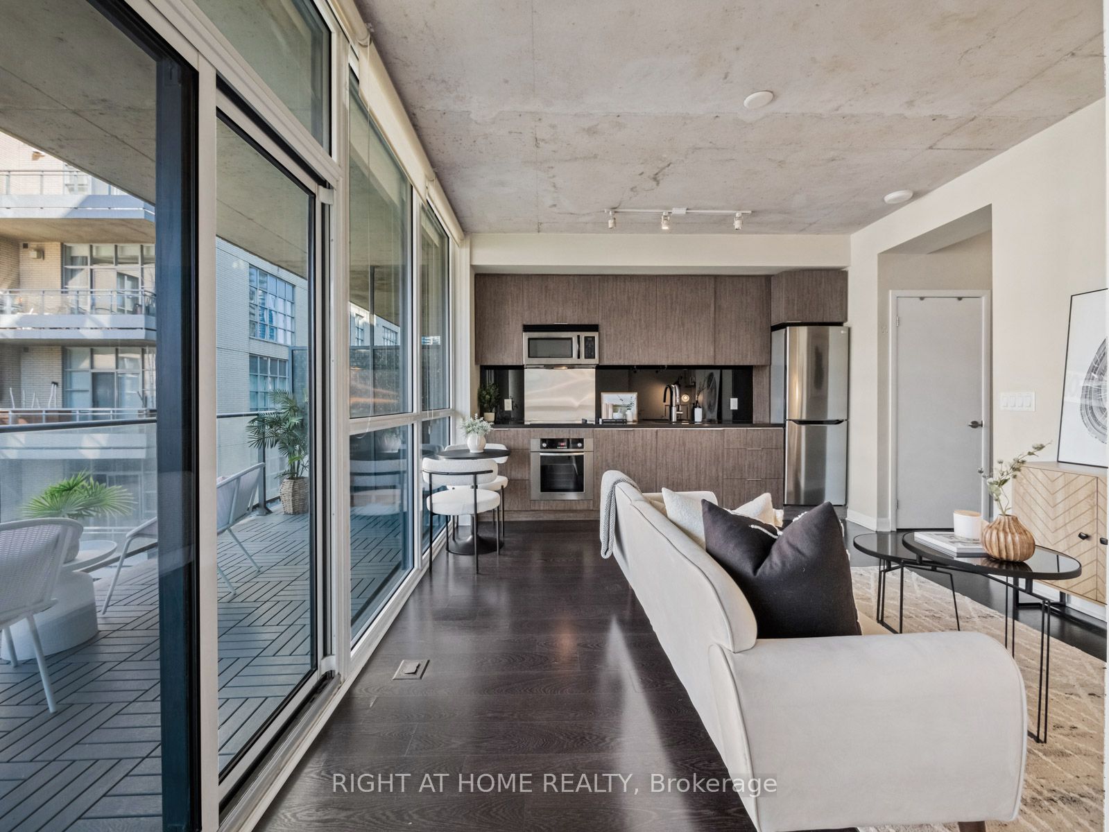 478 W King St 815