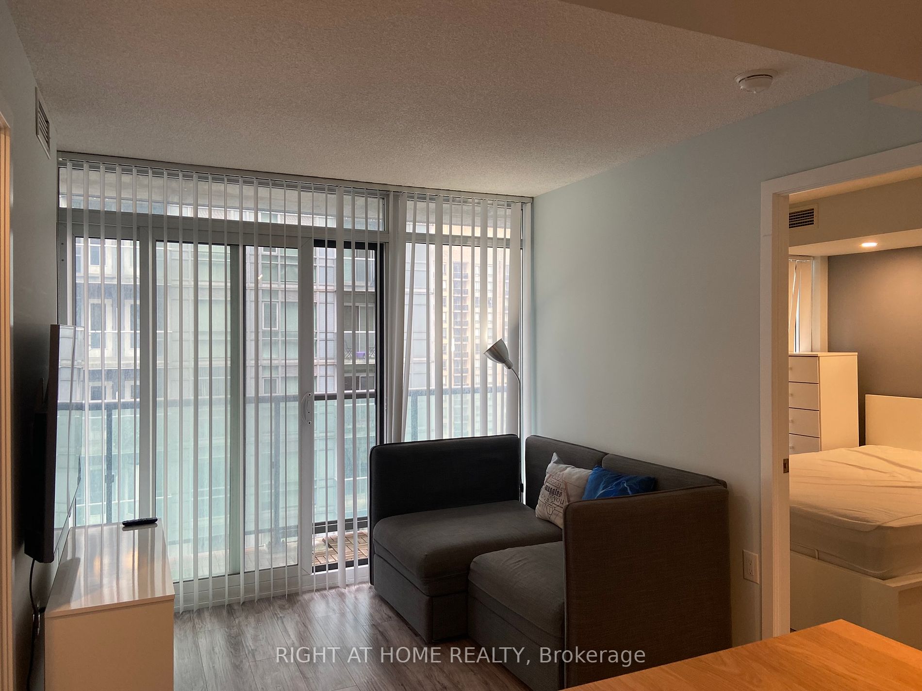 36 Lisgar St 1617