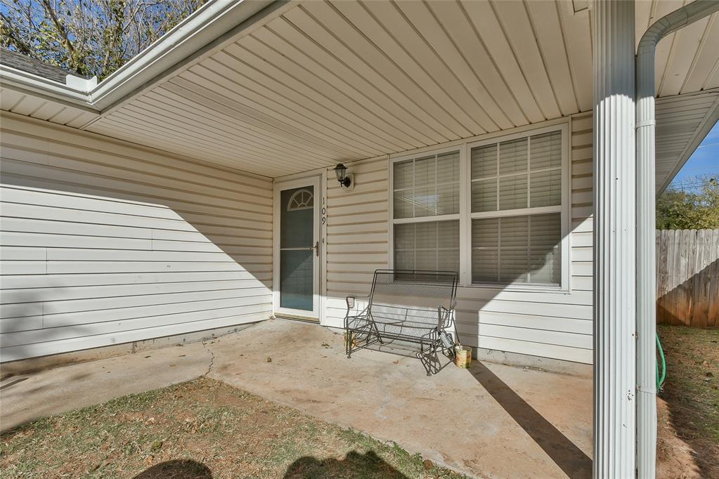Step into this Charming 3-bedroom, 1-bath home just minutes from the OU campus! Featuring a spacious living area, updated kitchen, and cozy bedrooms. A perfect sized backyard for relaxation! This home offers comfort and convenience in a prime location—perfect for students, faculty, or game day enthusiasts.