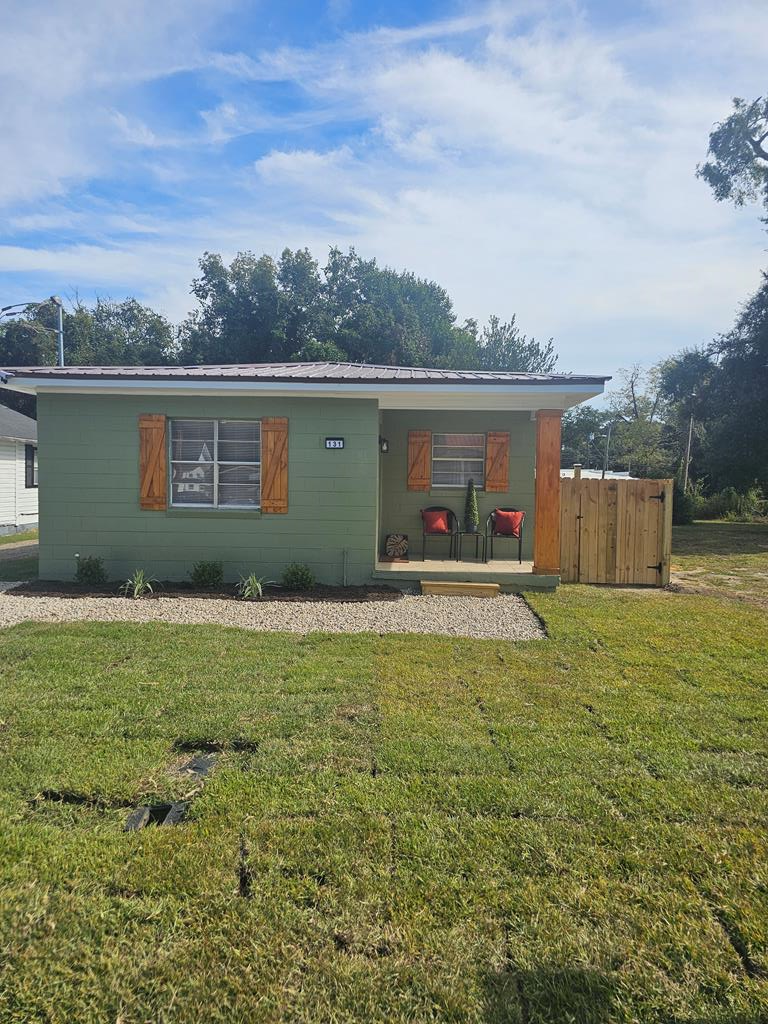 Updated cozy 2 bedroom 1 bath home located close to downtown Thomasville. This home has had several updates including new metal roof, new hvac, cabinetry, lvp flooring, stainless steel appliances and includes a new washer and dryer. A privacy fence has been added for your backyard barbeques and family gatherings. A perfect place to call home for someone who wants to downsize. Call your favorite Realtor today.Owner is a licensed Real Estate Agent in Georgia.  Lic #314462.