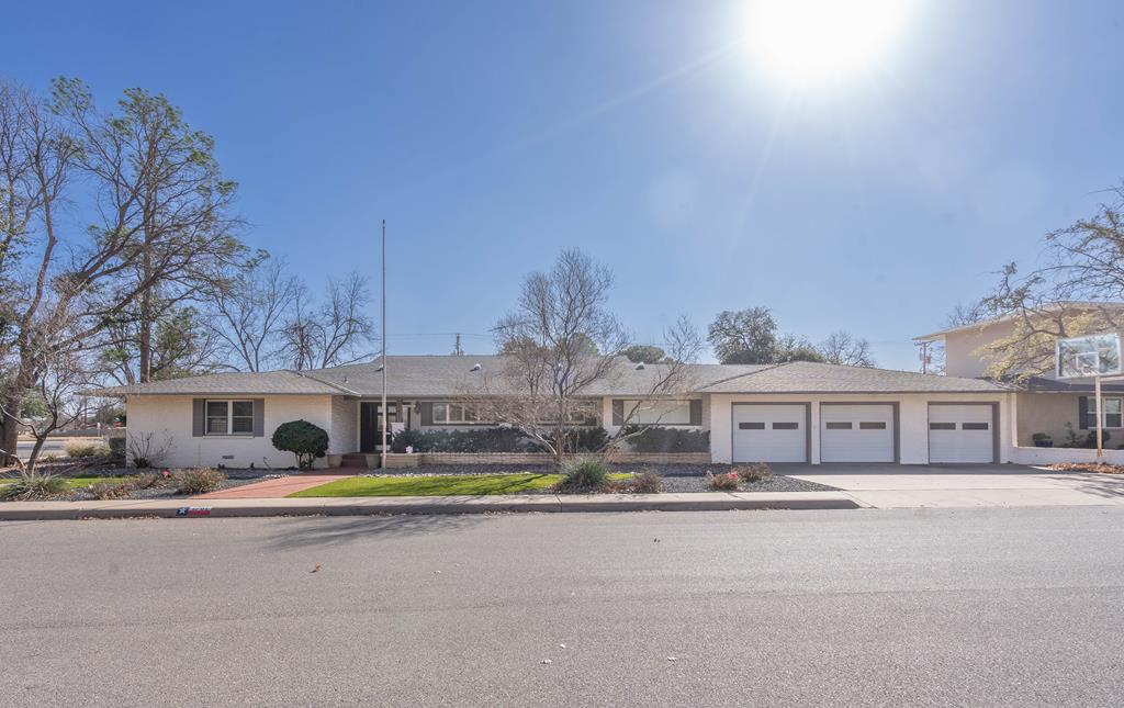 1701 Country Club Dr