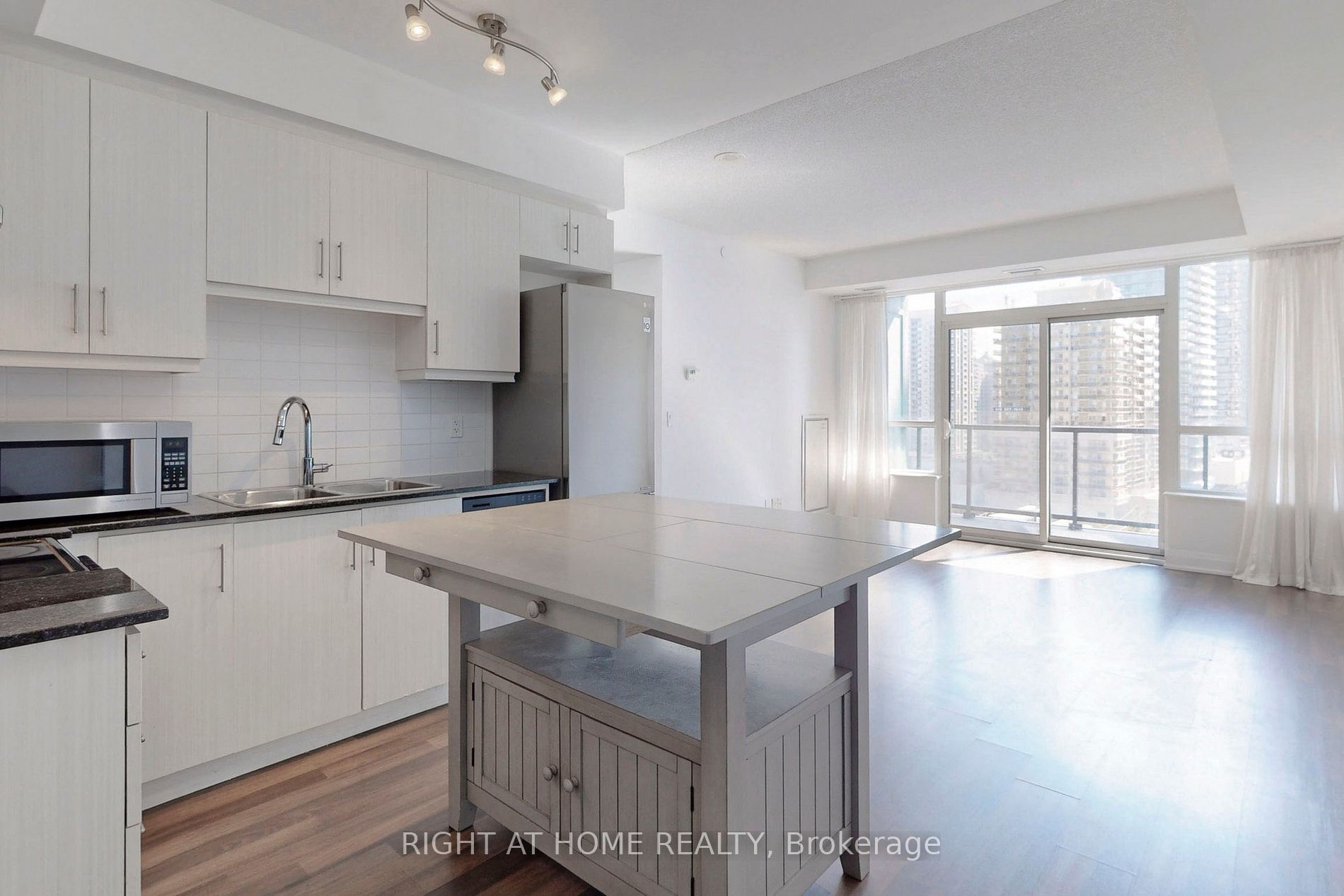 68 Canterbury Pl 902