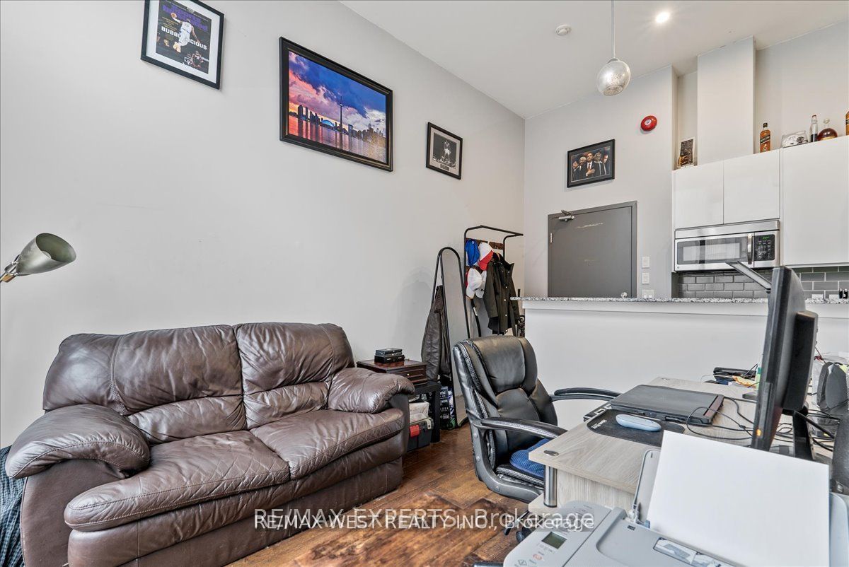 323 Kingston Rd 101