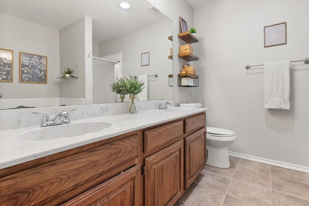 917 W Lovers Lane