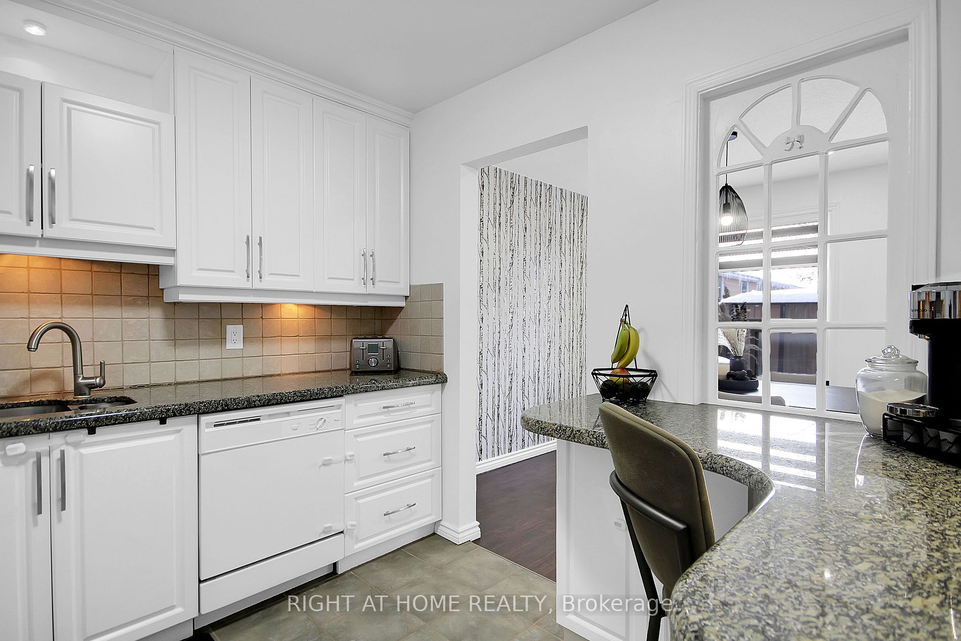 2126 Canberra Pl