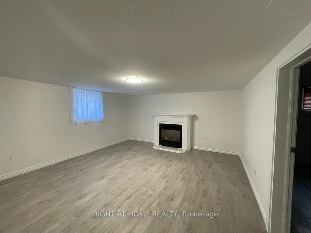 153 Rose St