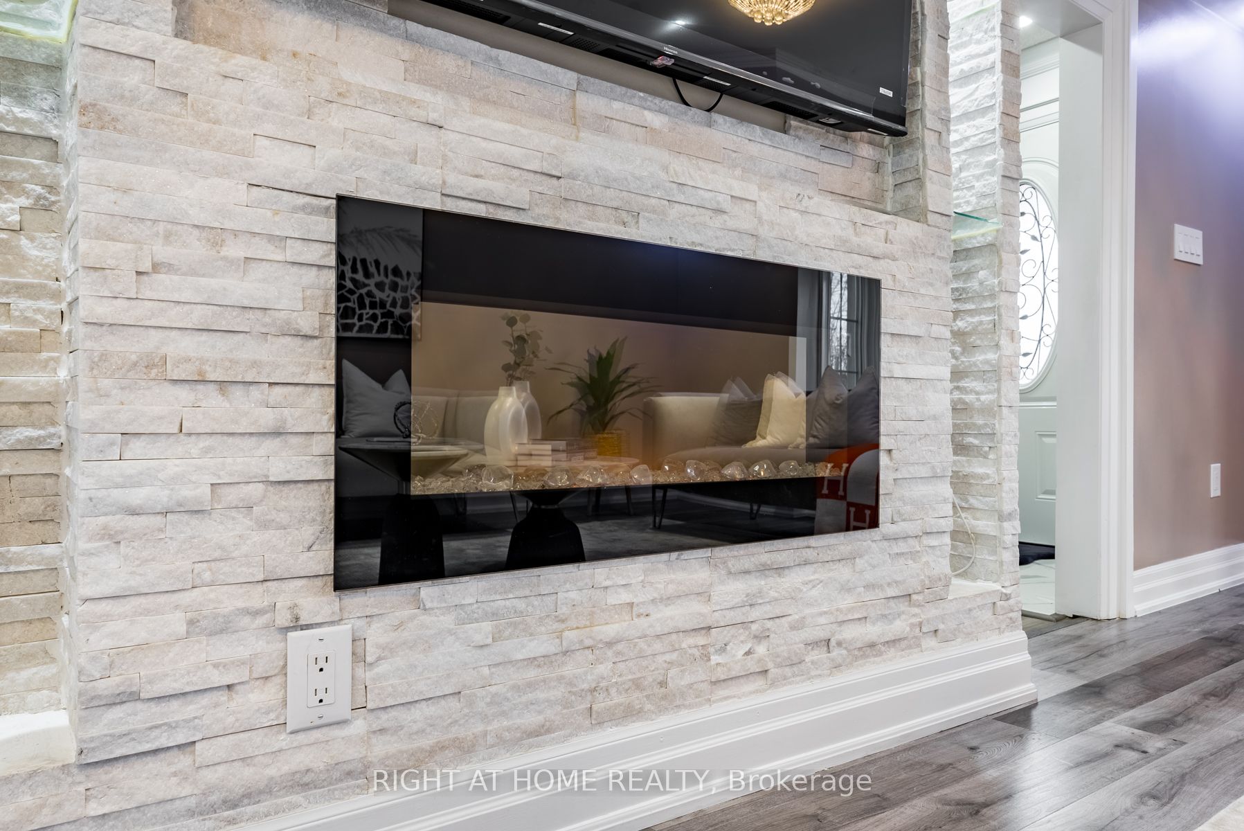124 Guelph St