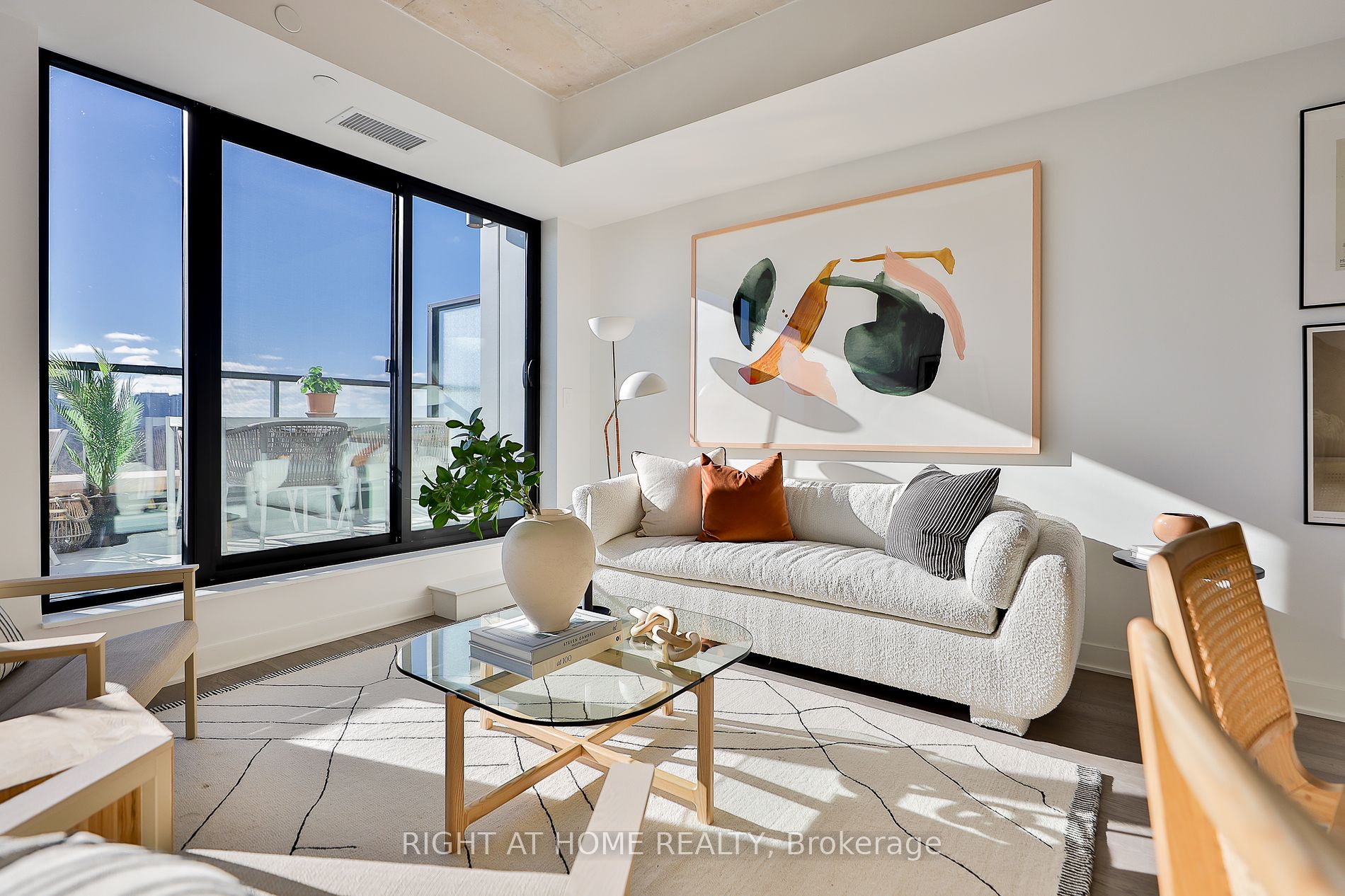 2720 W Dundas St 620