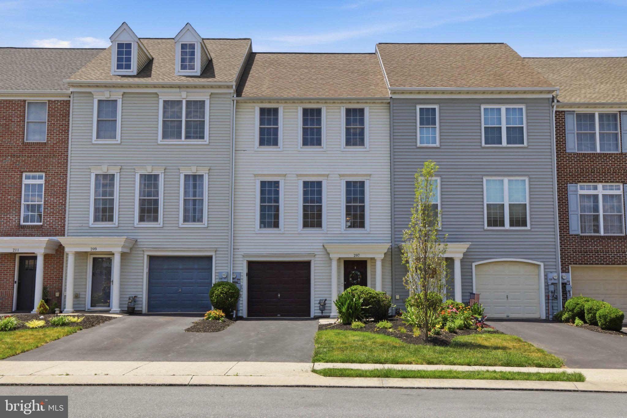 207 Lakeside Xing