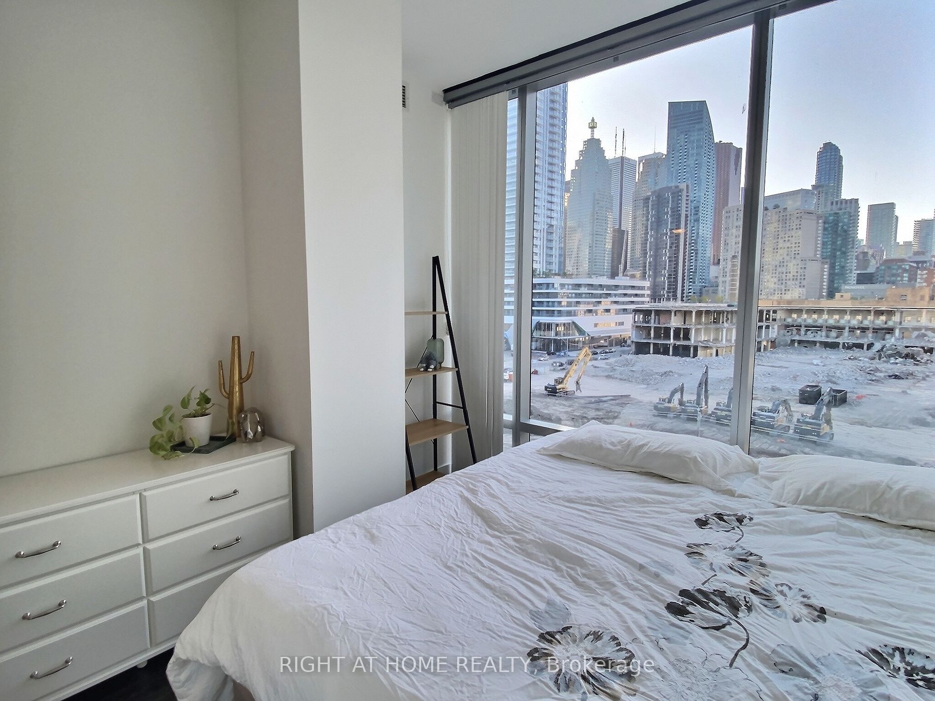39 E Queens Quay 641