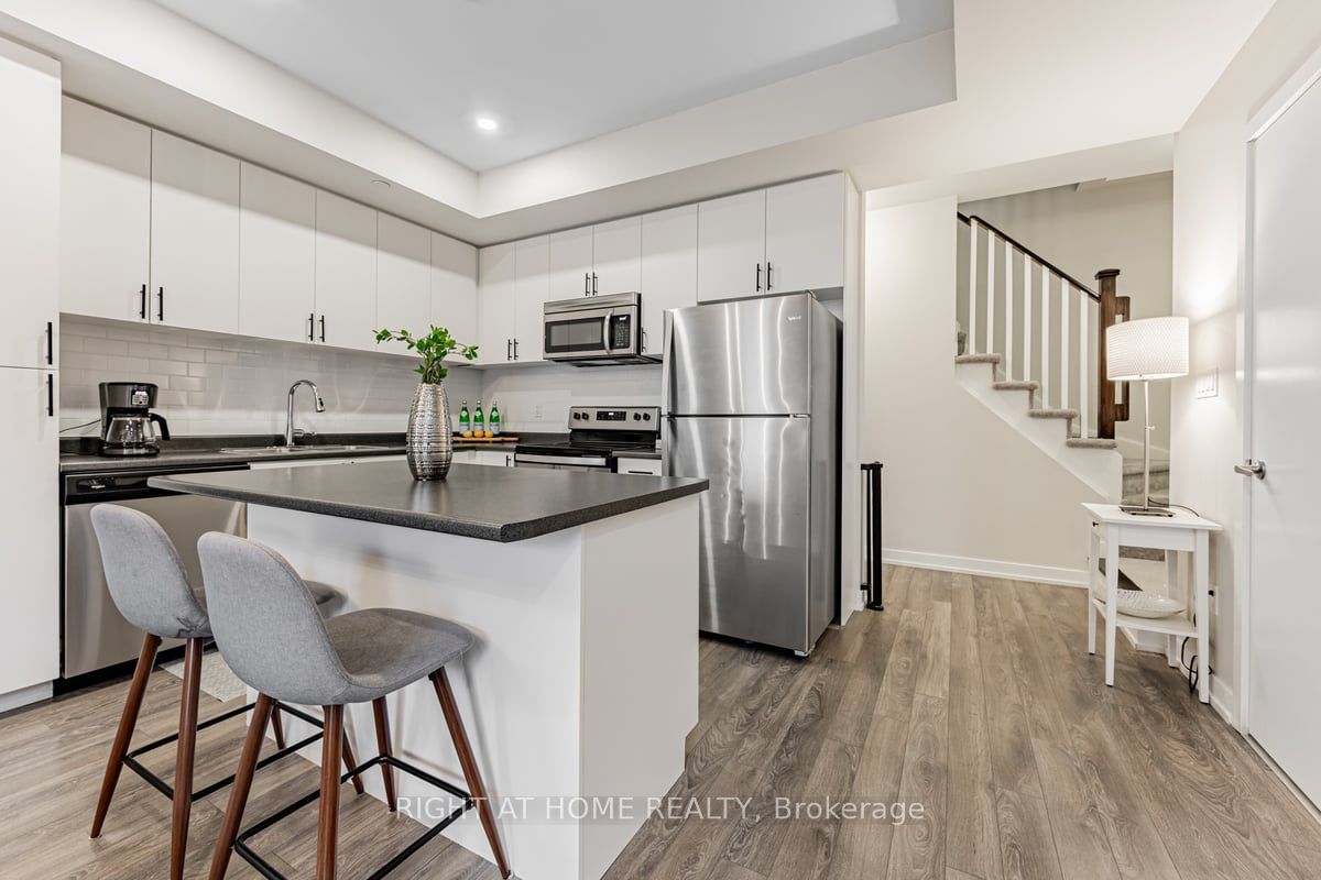 1555 Kingston Rd 323