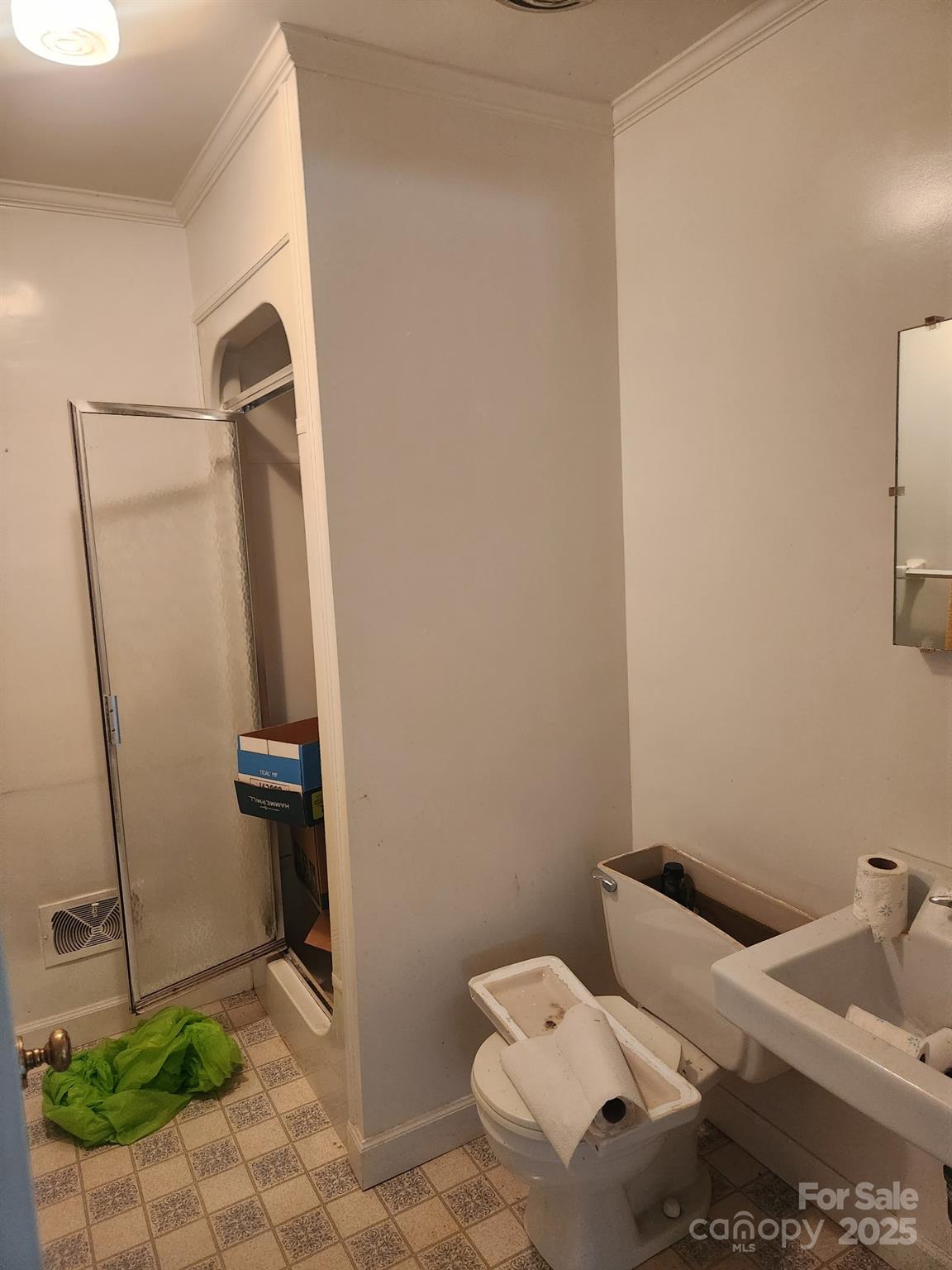 214 Robinwood Circle